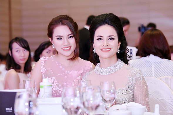 Hạnh Kimmy & Hà Vivi – Hai mẹ con Doanh nhân đẹp đến hoa hậu còn ngỡ ngàng