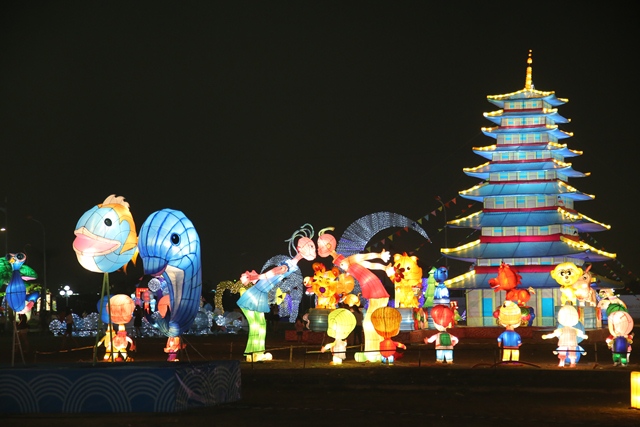 Lễ hội đèn lồng khổng lồ lần đầu tiên tại TP.HCM