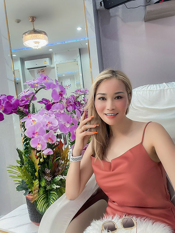 Hoa hậu Xuân Nguyễn yêu chiều bản thân sau những ngày làm việc vất vả