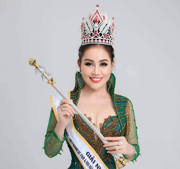 Hoa hậu Lê Thị Ngọc Châu về H Giồng Trôm- Bến Tre làm từ thiện