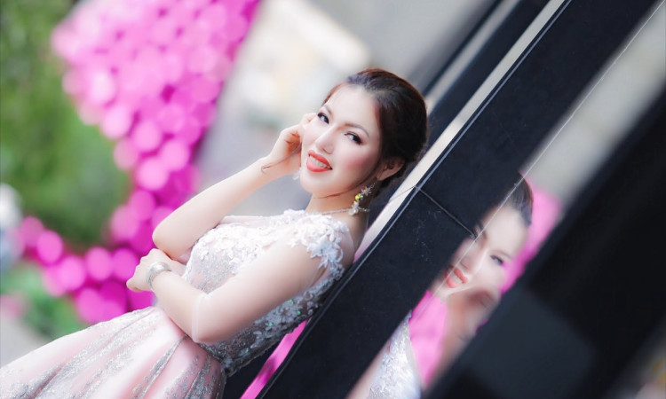 Á hậu Uyên Huỳnh tiếc lộ những bí mật trong đêm Chung kết Hoa hậu Vietnamese- American ngày 6/5 tại Florida- Mỹ.