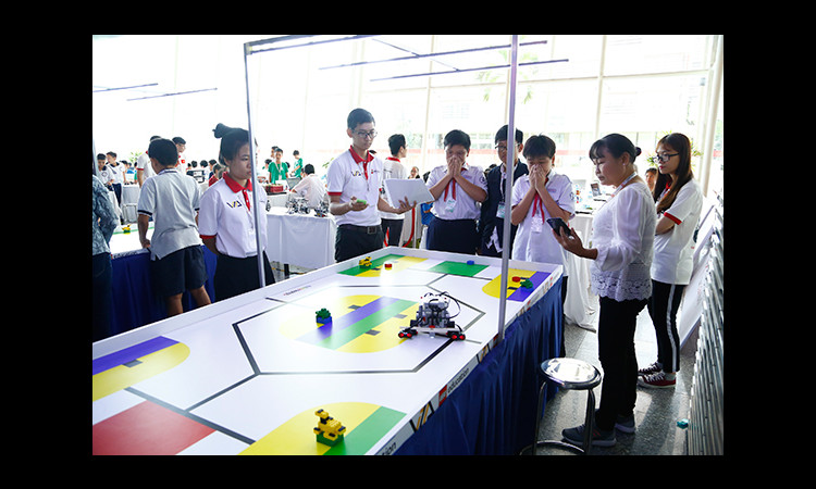 Cuộc thi “Tài năng Robot Robotacon – WRO 2017” với chủ đề “Robot cho sự bền vững” đã tìm ra 4 đội chiến thắng