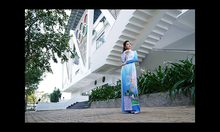 NTK Việt Hùng chuyển tải hình ảnh Trường Đại học Tôn Đức Thắng lên tà áo dài