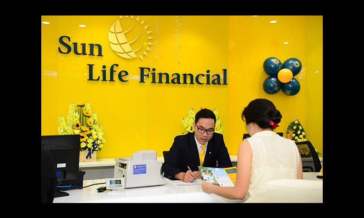 Sun Life Việt Nam đạt Giải thưởng “Công ty bảo hiểm tăng trưởng nhanh nhất - Việt Nam 2017”