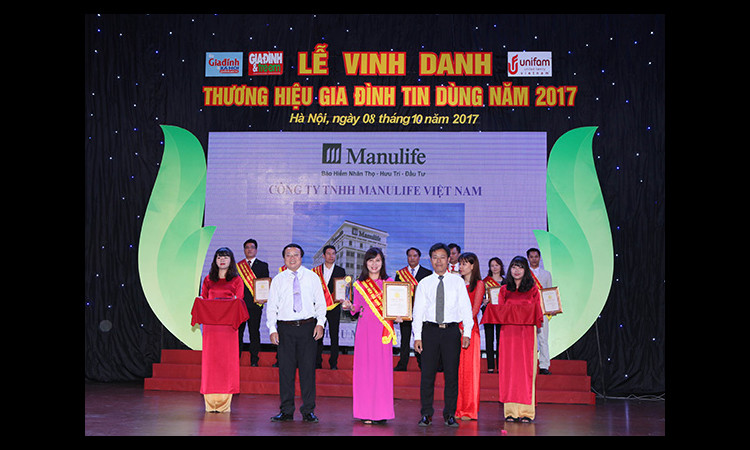 Manulife nhận giải thưởng “Thương hiệu Gia đình tin dùng năm 2017” do khách hàng bình chọn