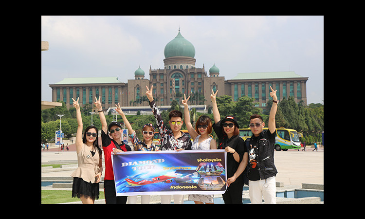 Diamond Group tặng 8 suất du lịch Sing–Malay-Indo cho những thành viên xuất sắc