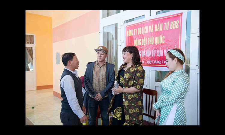 Người dân xã Mỹ Phong và Mỹ An - huyện Phù Mỹ ấm lòng từ trái tim nhân hậu của Á khôi Hồ Thanh Hương