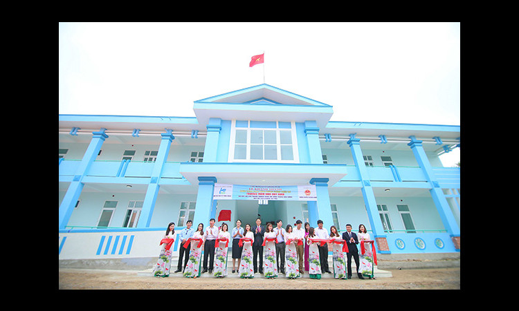 Chubb Life và Chubb Charitable Foundation - International trao tặng trường học mới tại Quảng Bình