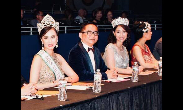 Hoa hậu Mai Thanh trao vương miện cho Tân hoa hậu doanh nhân toàn cầu tại Mỹ