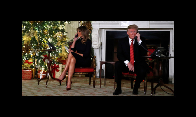 Vợ chồng ông Trump trả lời đường dây nóng về ông già Noel