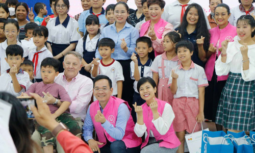 Nu Skin Việt Nam trao tặng học bổng và quà tặng trị giá hơn 200 triệu đồng cho trẻ em có hoàn cảnh khó khăn