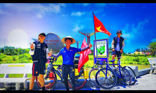 Phạm Công Quỳnh Những chặng đường đạp xe dọc quanh đất nước: Khi thời gian không bao giờ quay trở lại 