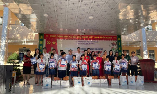 Tiếp Bước Em Đến Trường: Hyundai Bình Phước Góp Phần Xây Dựng Tương Lai Cho Cộng Đồng