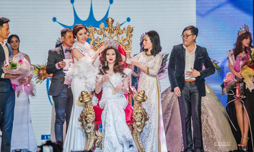 Hoa hậu Hứa Vân Khương được công chúng yêu mến bởi tài năng và lòng hướng thiện trong năm đầu tiên đăng quang hoa hậu