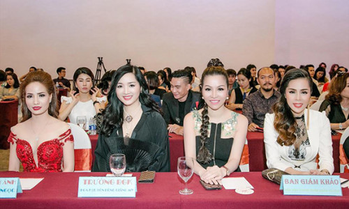 Hoa hậu Bùi Thị Hà đọ dáng cùng Hoa hậu Giáng My và Á hậu Tố Uyên trong sự kiện