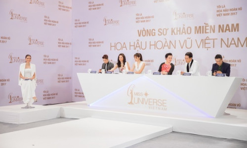 'Host' Phạm Hương thần thái quyền lực tại Hoa hậu Hoàn vũ Việt Nam