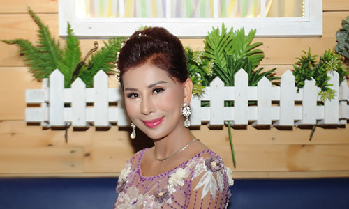 Hoa hậu Lương Thu Hương bất ngờ xuất hiện trong họp báo ra mắt phim tại TP. Hồ Chí Minh