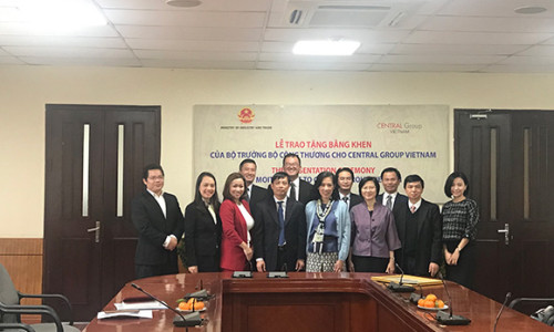 Bộ Công Thương trao tặng Bằng khen cho Tập đoàn Central Group Việt Nam
