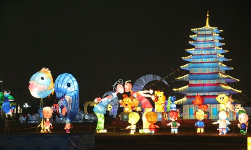 Lễ hội đèn lồng khổng lồ lần đầu tiên tại TP.HCM