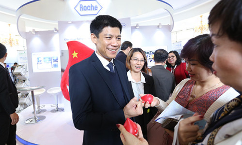 Roche đồng hành cùng sự phát triển của ngành Sàng lọc máu và Huyết học tại Việt Nam
