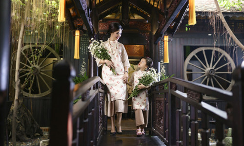 Á hậu Vân Anh cùng cô công chúa nhỏ trong hình ảnh “Cô Ba Sài Gòn”