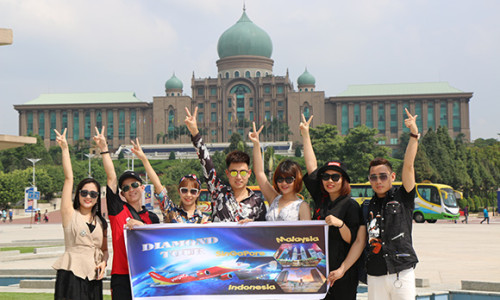 Diamond Group tặng 8 suất du lịch Sing–Malay-Indo cho những thành viên xuất sắc
