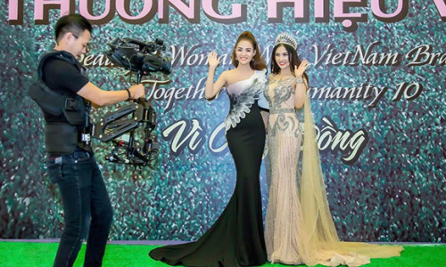 Á hậu điện ảnh Nani Phương Anh tự tin khoe dáng trong trang phục dạ hội xuyên thấu