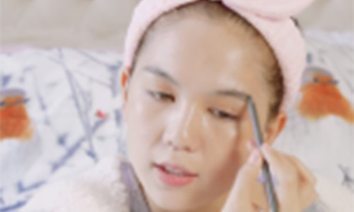 Chia sẻ tips makeup nhưng Ngọc Trinh khiến fan 'kêu trời' vì trước và sau trang điểm đều đẹp như nhau