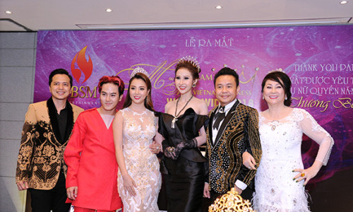 Nghệ sỹ và khách mời chung tay đấu giá thành công tại Miss Vietnam Worldwide & Mrs Vietnam Business Worldwide 2018 .