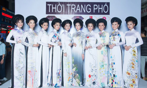 Top 20 Miss HUTECH 2019 tự tin khoe vẻ thanh xuân  trong Áo dài của NTK Việt Hùng