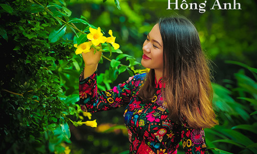 Ngắm dàn người mẫu nước ngoài đẹp cực chất với áo dài Việt Nam chào 2019