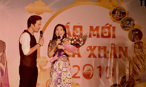 Ca sĩ  Kavie Trần cùng Lâm Trí Tú tụ hội với ca sĩ Trần Thanh Thảo, Thảo Linh và Ngọc Linh ấm lòng người dân Sơn Hà.