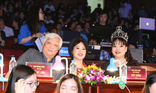 Cuộc thi Hoa khôi Người đẹp Kinh Bắc lần đầu tiên được tổ chức nhận được sự ủng hộ của công chúng Việt Nam