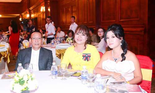 Doanh nhân trẻ Lê Kim Hương nổi bật tại họp báo công bố Nữ hoàng thương hiệu Việt.