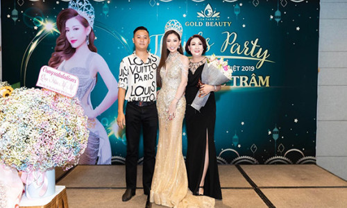 Mẹ chồng, cùng chồng đến chúc mừng tiệc đăng quang Hoa hậu Trần Ngọc Trâm