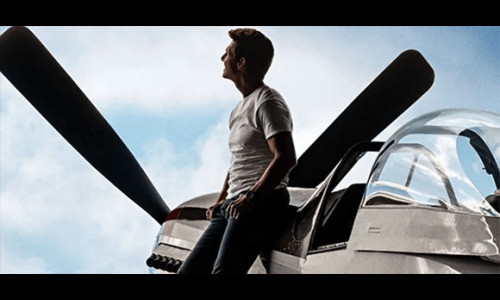 Ở độ tuổi 60, Tom Cruise vẫn trổ tài nhào lộn trên không trong bom tấn "Top Gun: Maverick"
