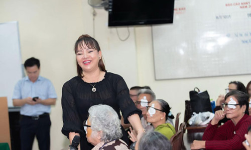 CEO Hồ Thanh Hương cùng tân Hoa hậu Phạm Bích Thủy mang ánh sáng cho người dân nghèo đón Tết