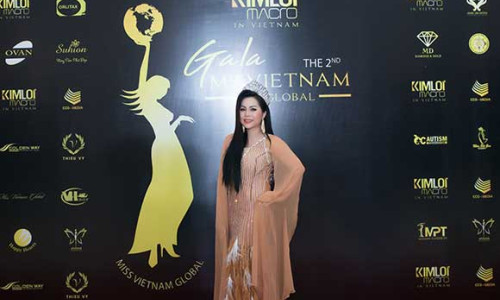 Hoa hậu Kayla Kao, nhan sắc “thôi miên” ánh nhìn trên thảm đỏ sự kiện.