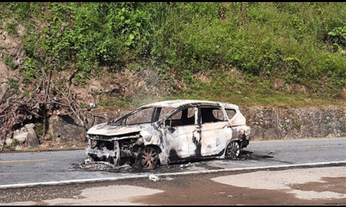 Ôtô phát nổ rồi bốc cháy, 2 người tử vong
