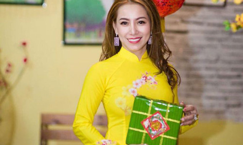 Ghi nhận tấm lòng vàng của Hoa hậu Thanh Thúy, Hội chữ thập đỏ Huyện Kế Sách quyết định tặng bằng khen cho người đẹp.
