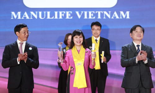 Manulife Việt Nam nhận Giải Thưởng Rồng Vàng vì những thành tựu nổi bật trong hành trình nâng cao trải nghiệm khách hàng 