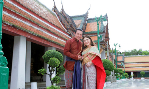 Vợ chồng Minh Chánh ngọt ngào trong kỳ nghỉ trăng mật tại Thái Lan