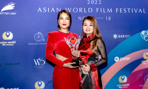 Hoa hậu Thanh Mai, bà trùm ngành làm đẹp tại Mỹ đẹp dịu dàng trong tà áo dài dự Liên hoan phim quốc tế