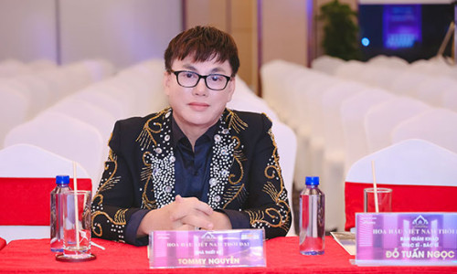 NTK Tommy Nguyễn tài trợ áo dài và dạ hội cho đấu trường nhan sắc