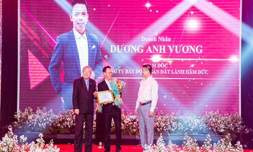 CEO Thùy Dương (Hoa hậu Nguyễn Thị Nhuần) cùng nghệ sĩ làm ấm lòng bà con nghèo tỉnh Bình Thuận
