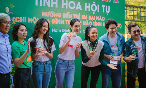 Hoa hậu Ban Mai gửi tặng phở yêu thương đến trẻ em Nam Định