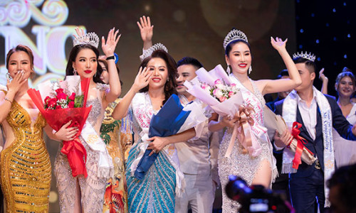 Doanh nhân Linh Hoàng khoe giọng hát đầy cảm xúc trong đêm Chung kết Hoa hậu thế giới người Việt