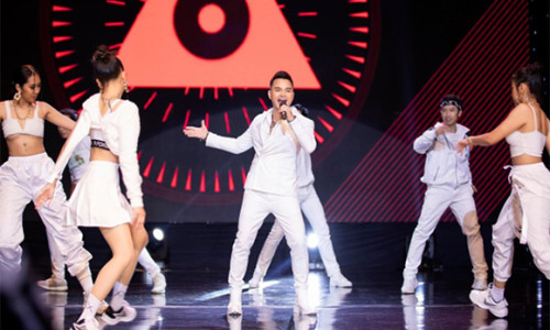 Ca sỹ Ricky Bình Đỗ xuất sắc giành giải Nam vương Quốc tế Tài năng hát